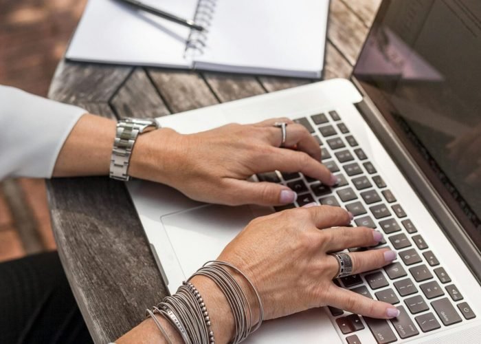 pexels linkedin 1251834